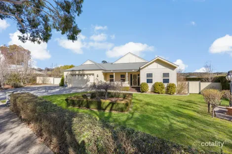 Property photo of 8 Ballymoyer Mews Woodend VIC 3442