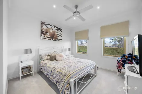 Property photo of 8 Ballymoyer Mews Woodend VIC 3442