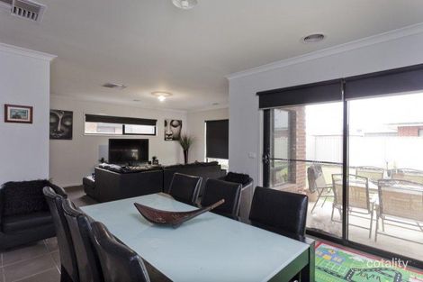 Property photo of 23 Arinya Close Ascot VIC 3551