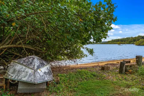 15 Byron St, Russell Island, QLD 4184