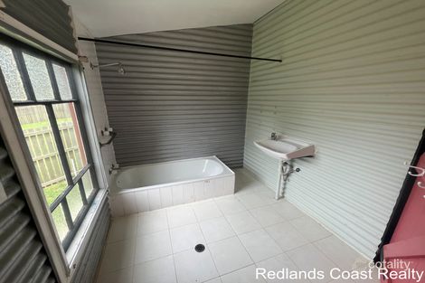 Property photo of 31 Calmwaters Crescent Macleay Island QLD 4184