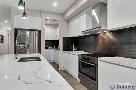 Property photo of 10 Middle Way Mickleham VIC 3064