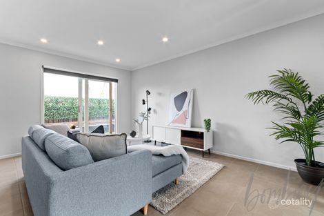 Property photo of 10 Hues Street Mickleham VIC 3064
