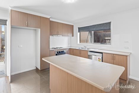 Property photo of 36 Windrock Avenue Craigieburn VIC 3064