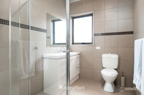 Property photo of 2 Emerald Court Belmont VIC 3216