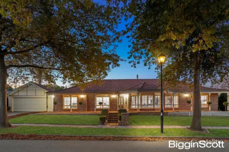 1 Balmoral Ct, Frankston South, VIC 3199