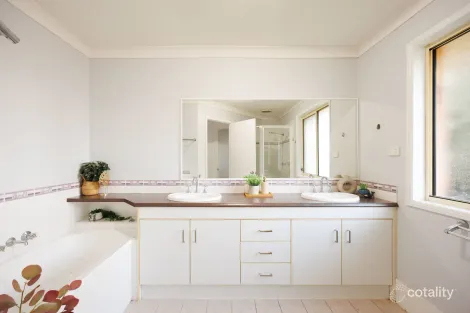 Property photo of 4 Pinewood Court Springfield QLD 4300