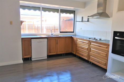 Property photo of 18 Greenway Drive Mill Park VIC 3082