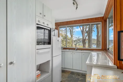 Property photo of 84 Heath Road Pretty Beach NSW 2257