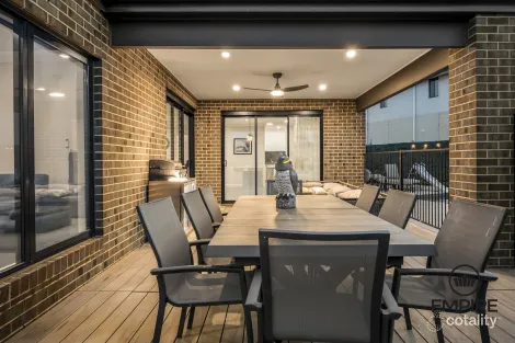 Property photo of 19 Kernot Parade Clyde VIC 3978