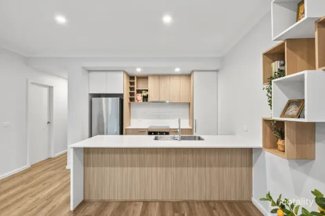 Property photo of 12 Barool Street Wollert VIC 3750