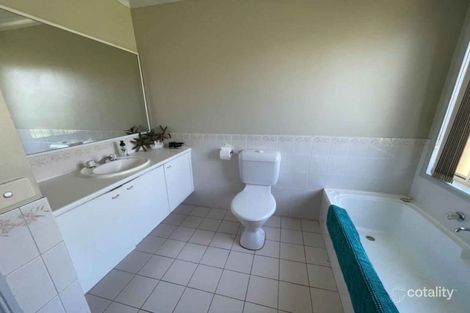 Property photo of 25 Parkholme Circuit Englorie Park NSW 2560