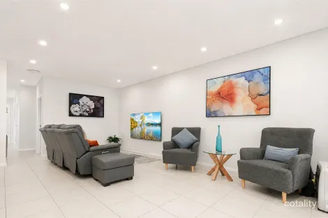 Property photo of 1/19 Chiswick Road Greenacre NSW 2190