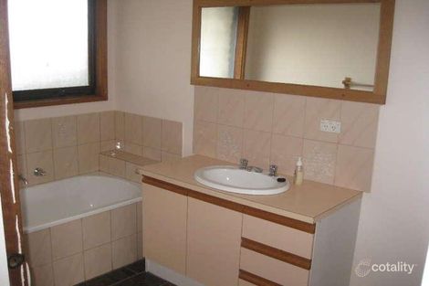 Property photo of 13 Mulberry Court Cranbourne North VIC 3977