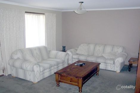 Property photo of 3 Nabila Close Endeavour Hills VIC 3802