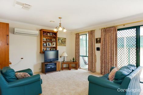 Property photo of 17 Wallaby Walk South Morang VIC 3752