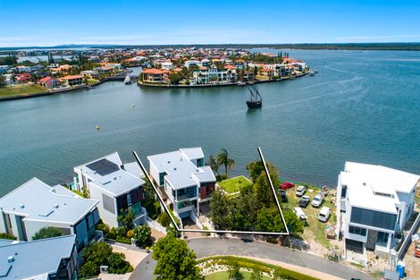 Property photo of 18A Ephraim Island Parade Paradise Point QLD 4216