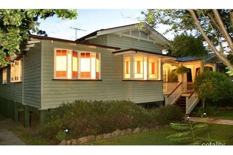 15 Real Ave, Norman Park, QLD 4170