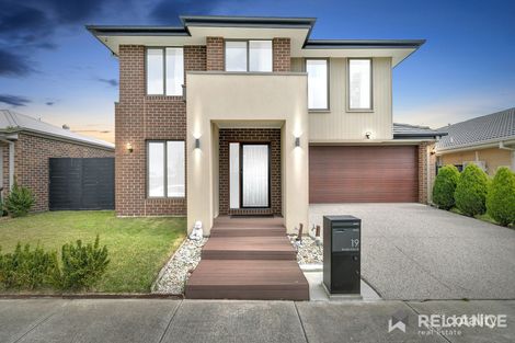 Property photo of 19 Scoria Circuit Craigieburn VIC 3064