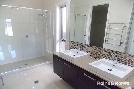Property photo of 5 Cordyline Loop Jordan Springs NSW 2747