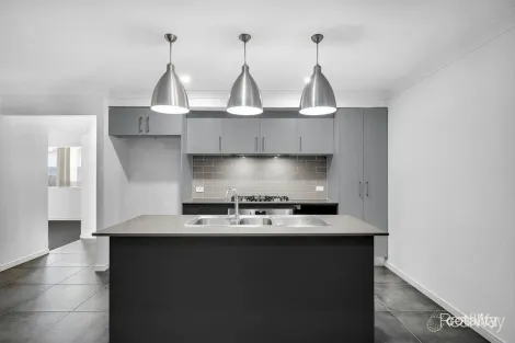 Property photo of 43 Midnight Crescent Spring Mountain QLD 4300