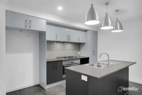 Property photo of 43 Midnight Crescent Spring Mountain QLD 4300