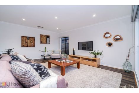Property photo of 2 Littlewick Parade Mickleham VIC 3064