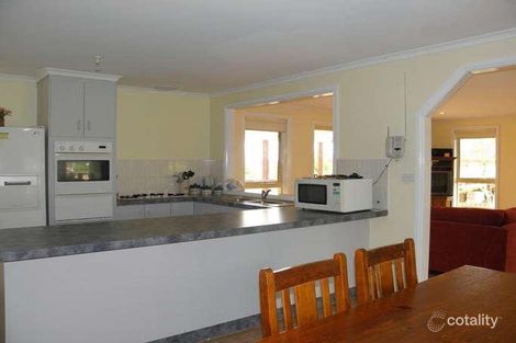 Property photo of 11 Flax Mill Close Drouin VIC 3818