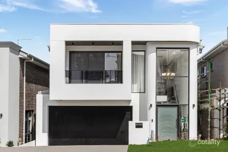 8 Carina St, Box Hill, NSW 2765