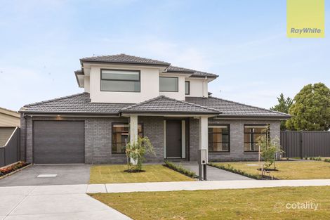 2 Mantaura Ave, Taylors Lakes, VIC 3038