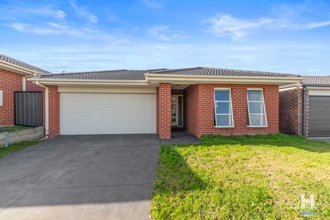 Property photo of 8 Pointer Drive Pakenham VIC 3810