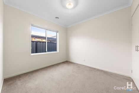 Property photo of 8 Pointer Drive Pakenham VIC 3810