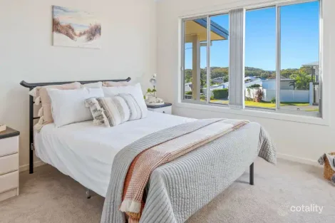 Property photo of 2 Hillside Terrace Black Head NSW 2430