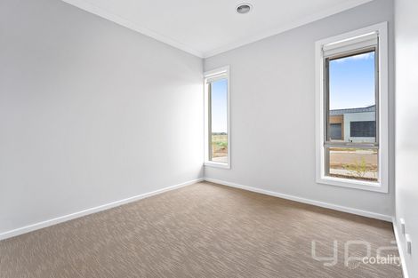 Property photo of 7 Shrubs Road Mambourin VIC 3024