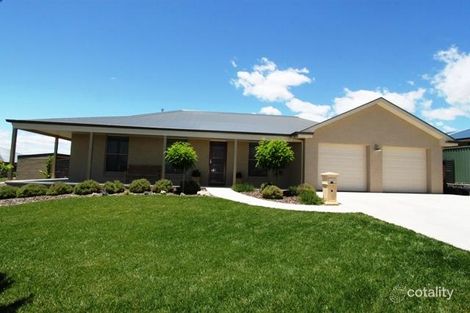 Property photo of 12 Blaxland Drive Llanarth NSW 2795