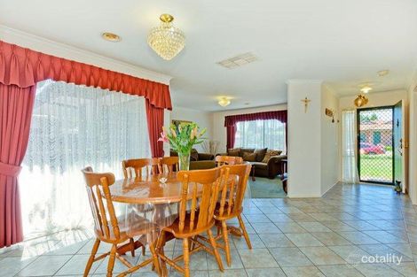 Property photo of 2 Varga Close Mill Park VIC 3082