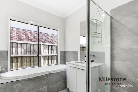 Property photo of 1 Pedro Street Clyde North VIC 3978