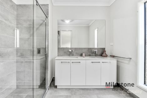 Property photo of 1 Pedro Street Clyde North VIC 3978
