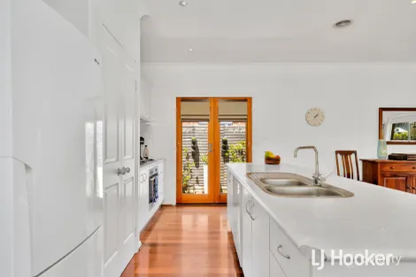 Property photo of 9 Hindmarsh Drive Manor Lakes VIC 3024