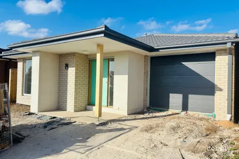 Property photo of 64 Clay Crescent Rockbank VIC 3335