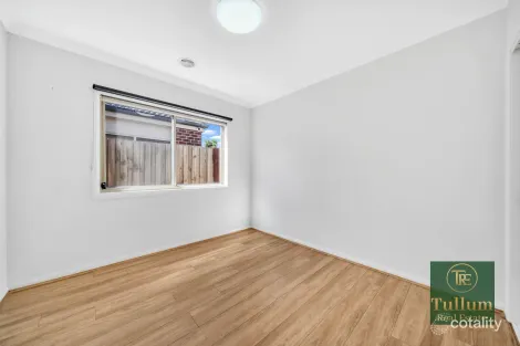 Property photo of 13 Kingsbarn Court Cranbourne VIC 3977