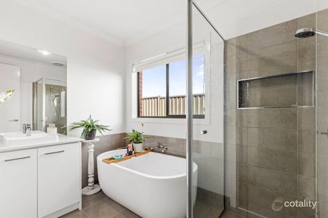 Property photo of 21 Prismatic Place Leopold VIC 3224