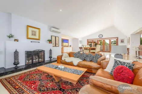 Property photo of 10 Kikori Crescent Runaway Bay QLD 4216
