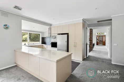 Property photo of 25 Meribil Close Mount Eliza VIC 3930