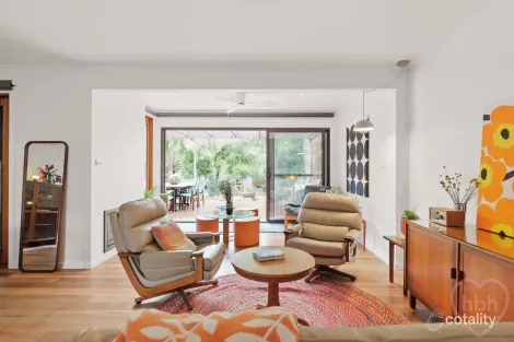 Property photo of 94 Wybalena Grove Cook ACT 2614