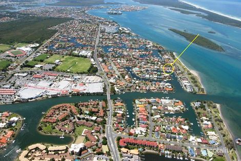 2/6 Runaway Bay Ave, Runaway Bay, QLD 4216