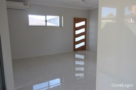 Property photo of 16 Comberford Close Prairiewood NSW 2176