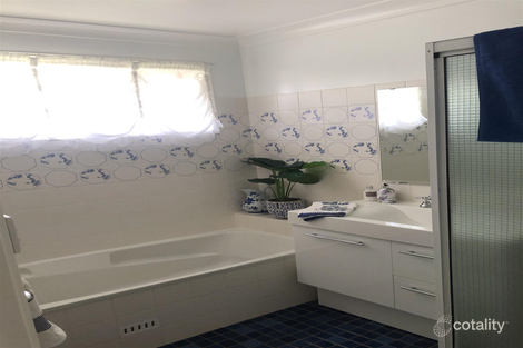 18 Amos Ave, Blayney, NSW 2799