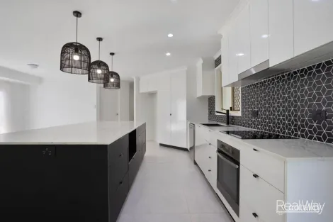 28 Alexandra Cl, Flinders View, QLD 4305
