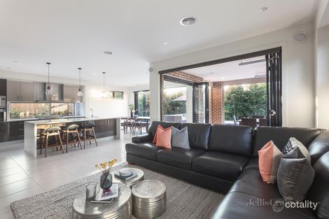 Property photo of 5 Namron Street Bentleigh East VIC 3165